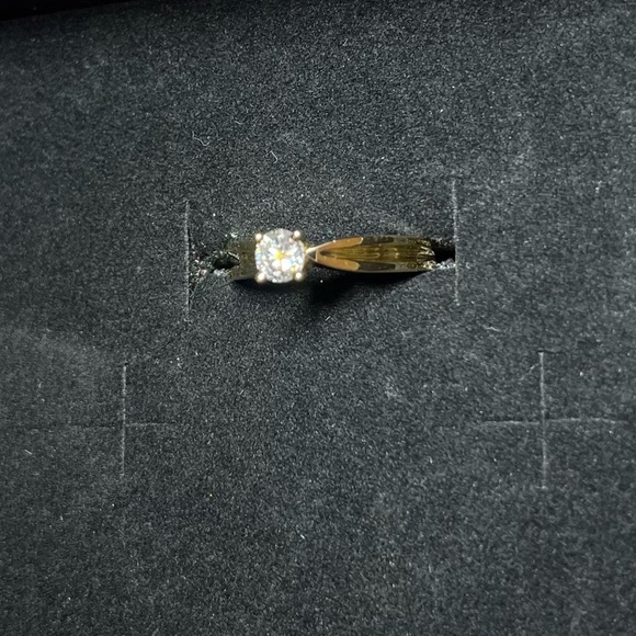 18k Gold Solitaire Diamond Ring. Diamond is .25ct S1 G; total 3.5 grams - Picture 10 of 16